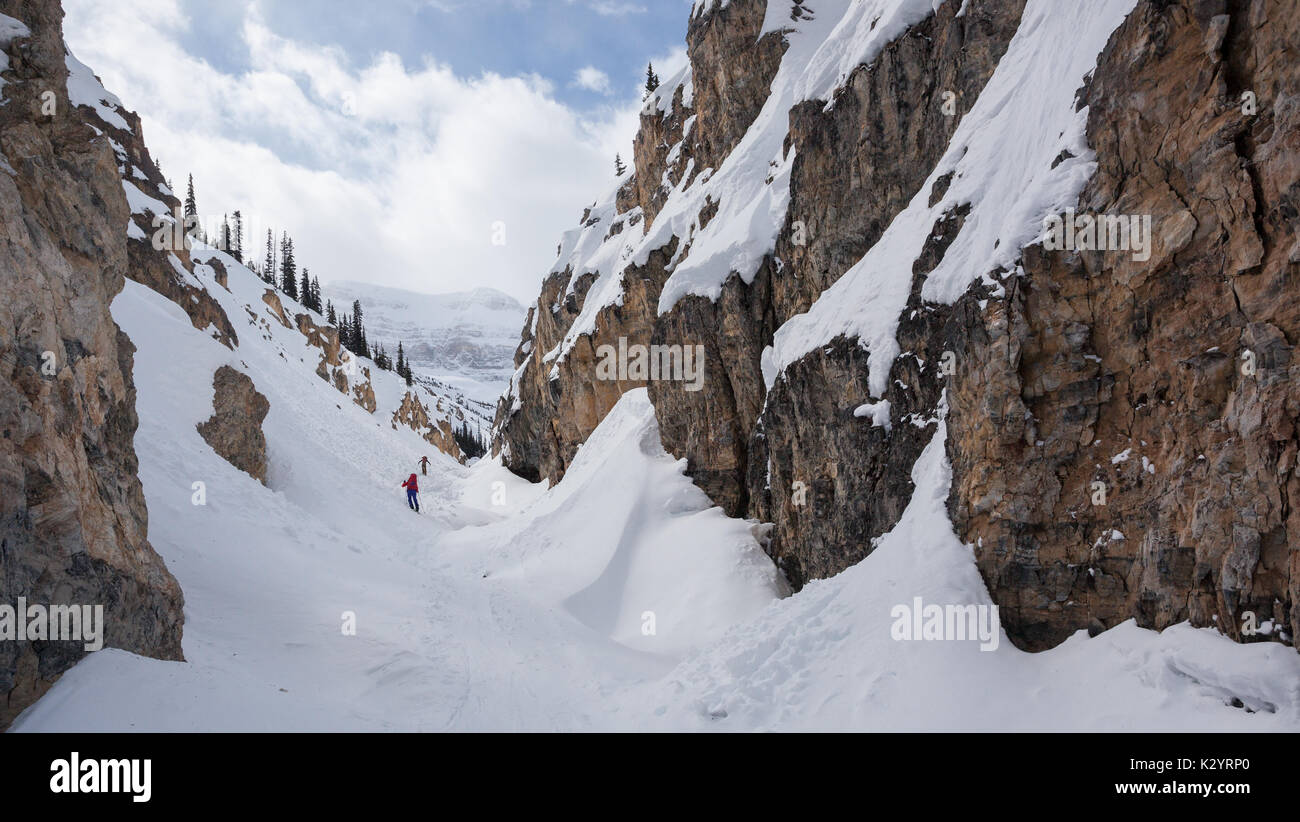 Ski de randonnée en Bow hut, Banff National Park, Alberta Banque D'Images