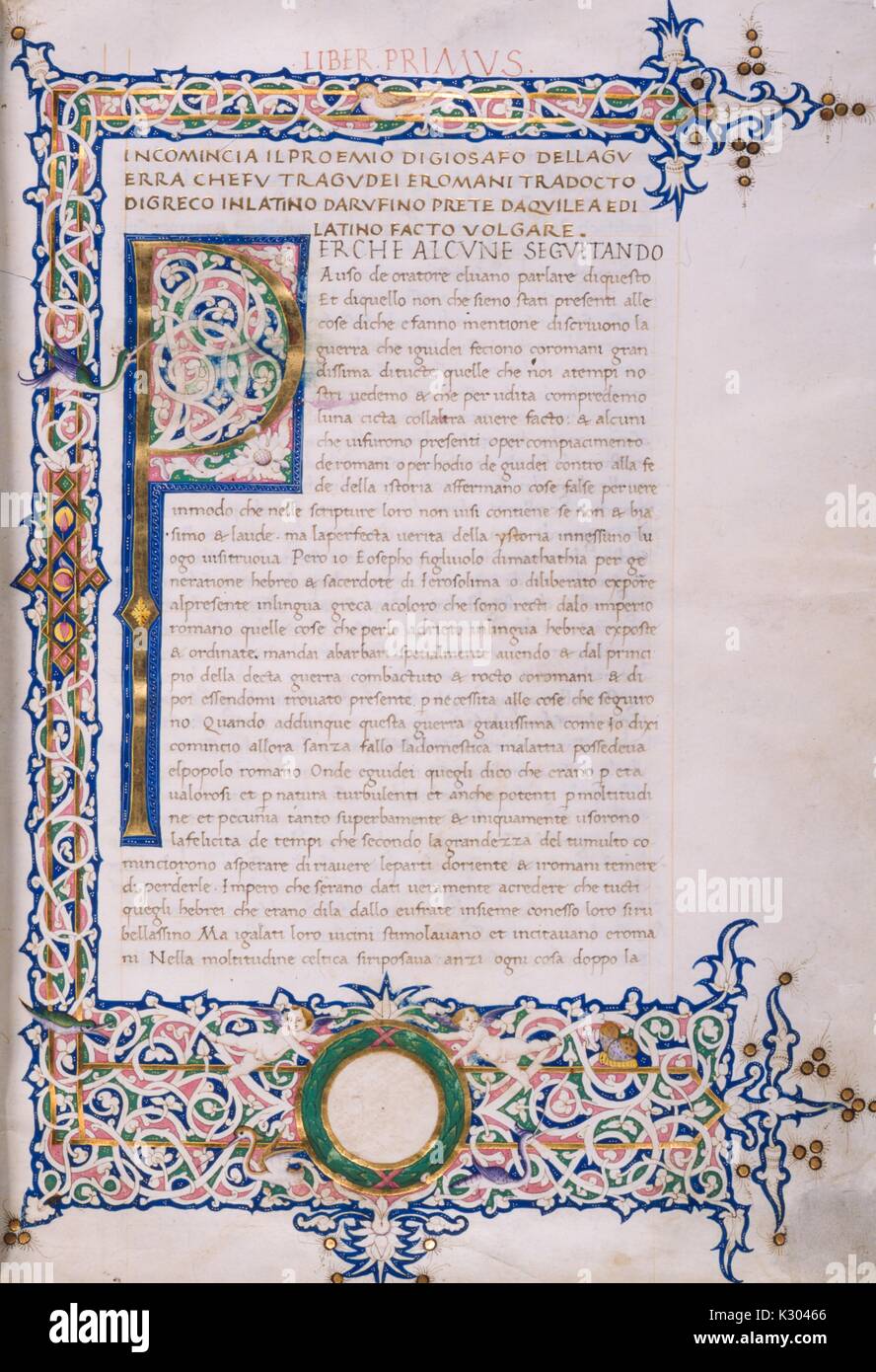Manuscrit enluminé page contenant du texte avec une frontière et la première lettre, illuminé d'un c, 1450. Manuscrit du 15e siècle. Banque D'Images