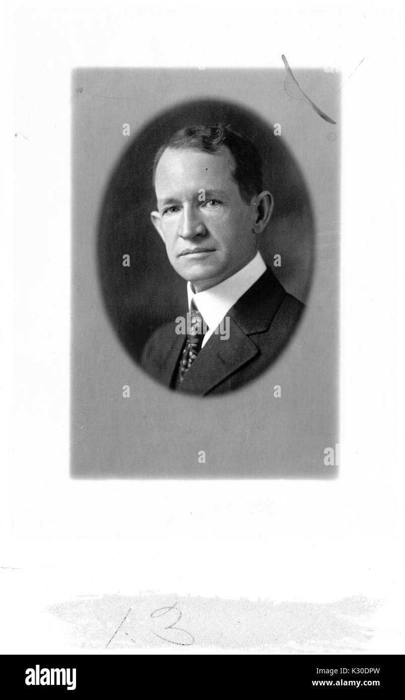 Un portrait d'épaules vers le directeur de la Station biologique américain Robert Erwin cokeur à 50 ans d'âge, 1920. Banque D'Images