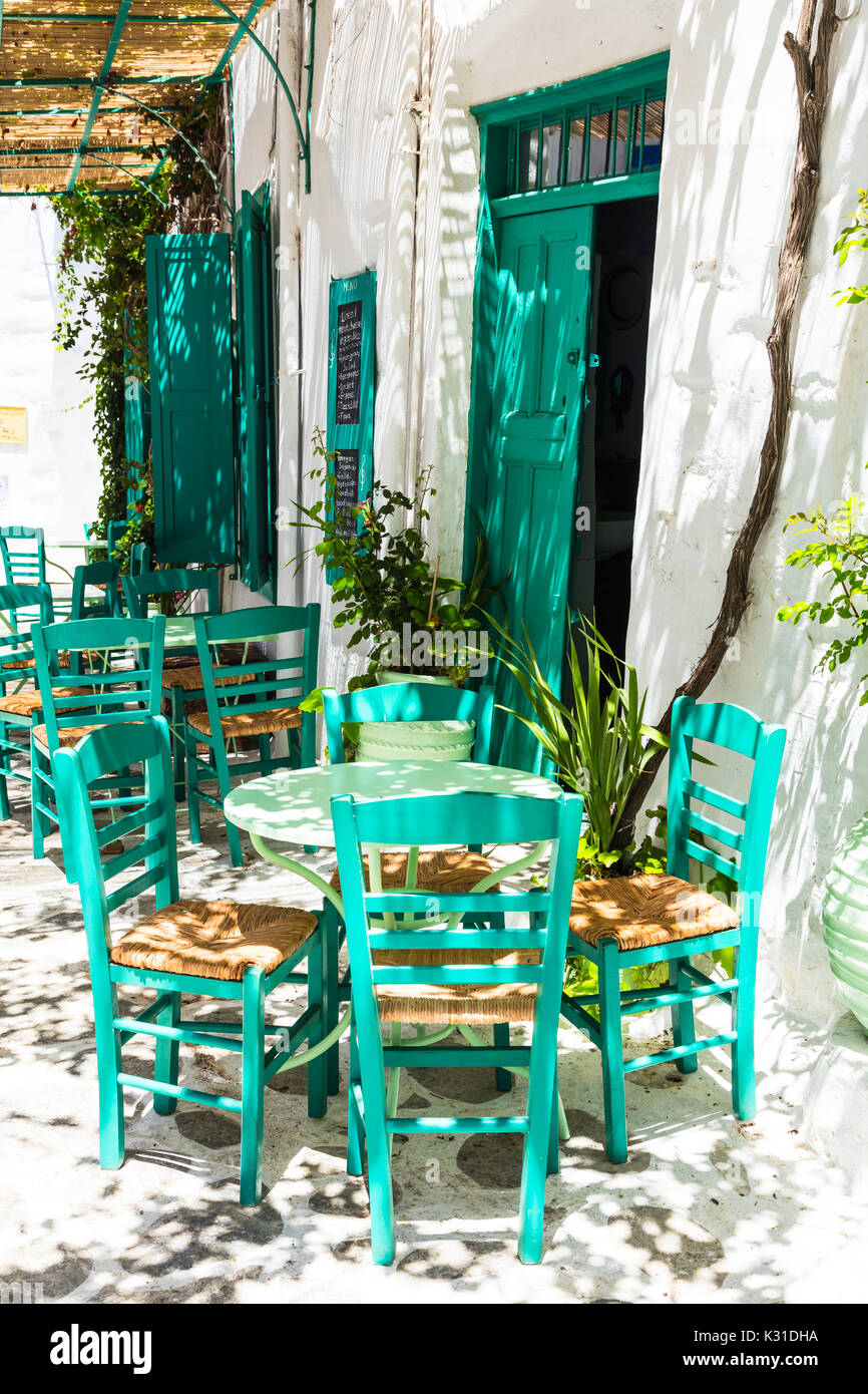 Vieilles rues de Grèce, restaurant traditionnel dans l'île de Naxos. Banque D'Images