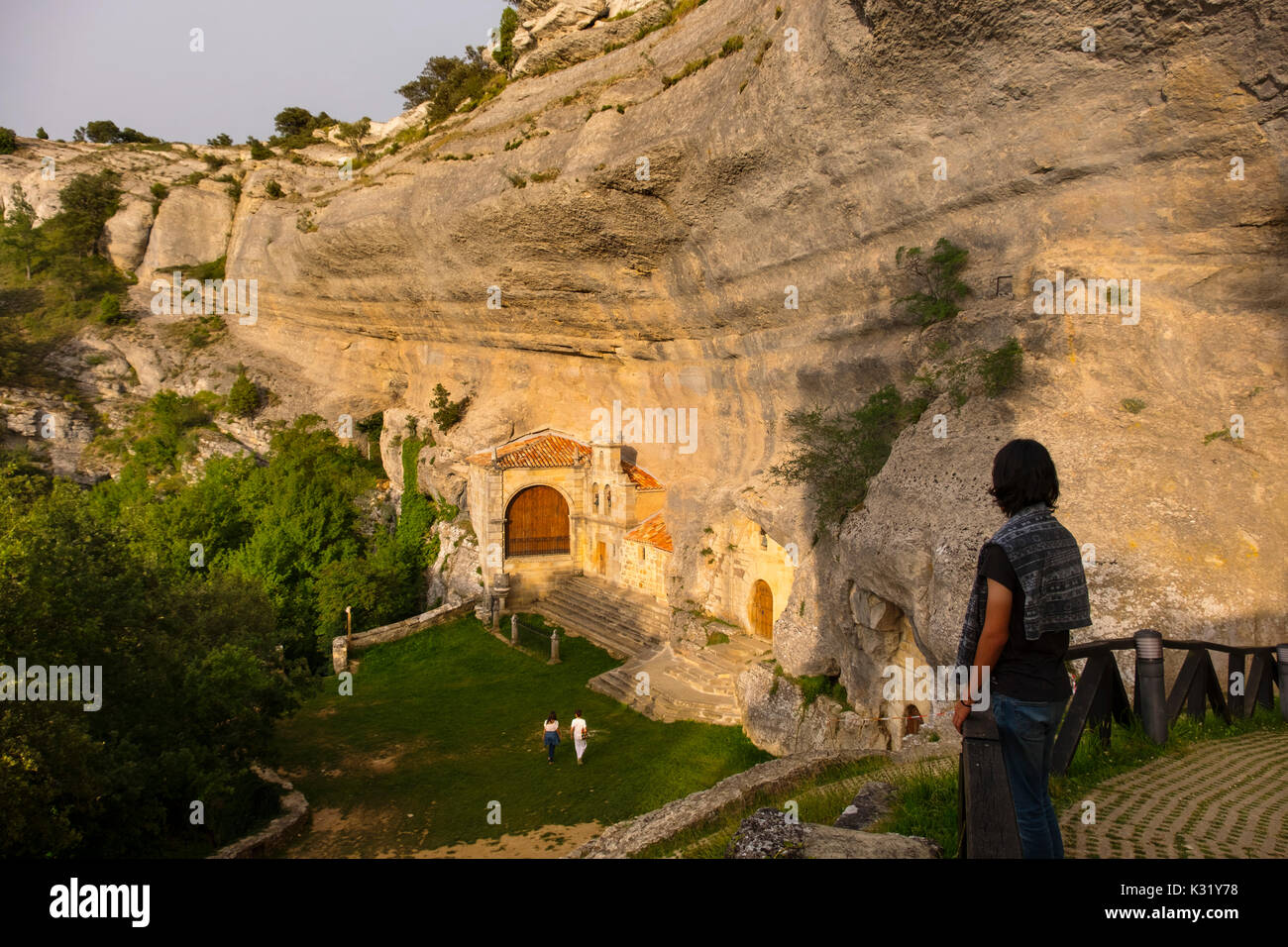 Ermita de San Bernabé, Ojo Guareña Monument Naturel, Merindad de Sotoscueva, Burgos, Castillo y Leon, Espagne, Europe Banque D'Images