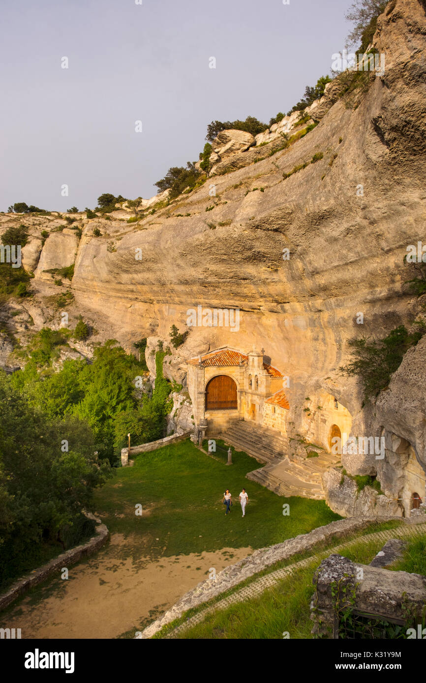Ermita de San Bernabé, Ojo Guareña Monument Naturel, Merindad de Sotoscueva, Burgos, Castillo y Leon, Espagne, Europe Banque D'Images