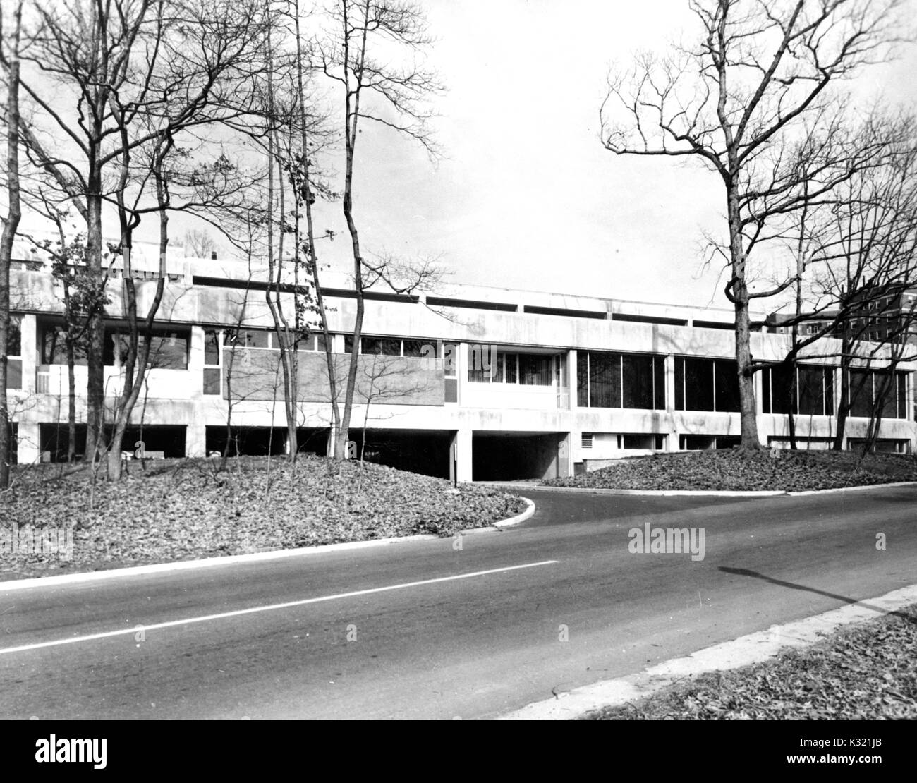 De l'extérieur du département d'embryologie de la Carnegie Institution for Science, organisme de recherche, sur l'Homewood campus de l'Université Johns Hopkins à Baltimore, Maryland, 1965. Banque D'Images