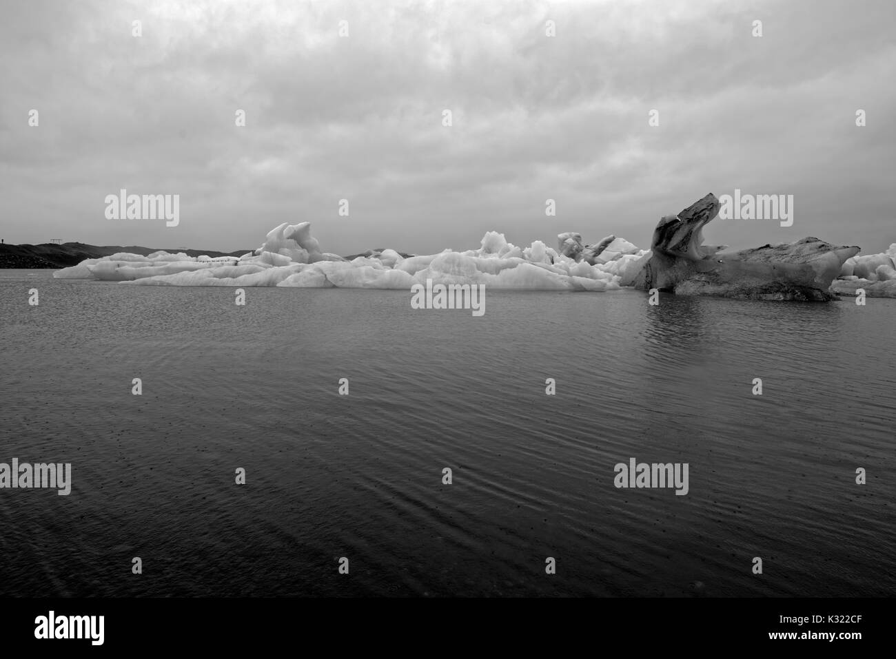 Les icebergs Jokulsarlon glacier Breidamerkurjokull lagon, sous, Sudhurland, Islande. Banque D'Images