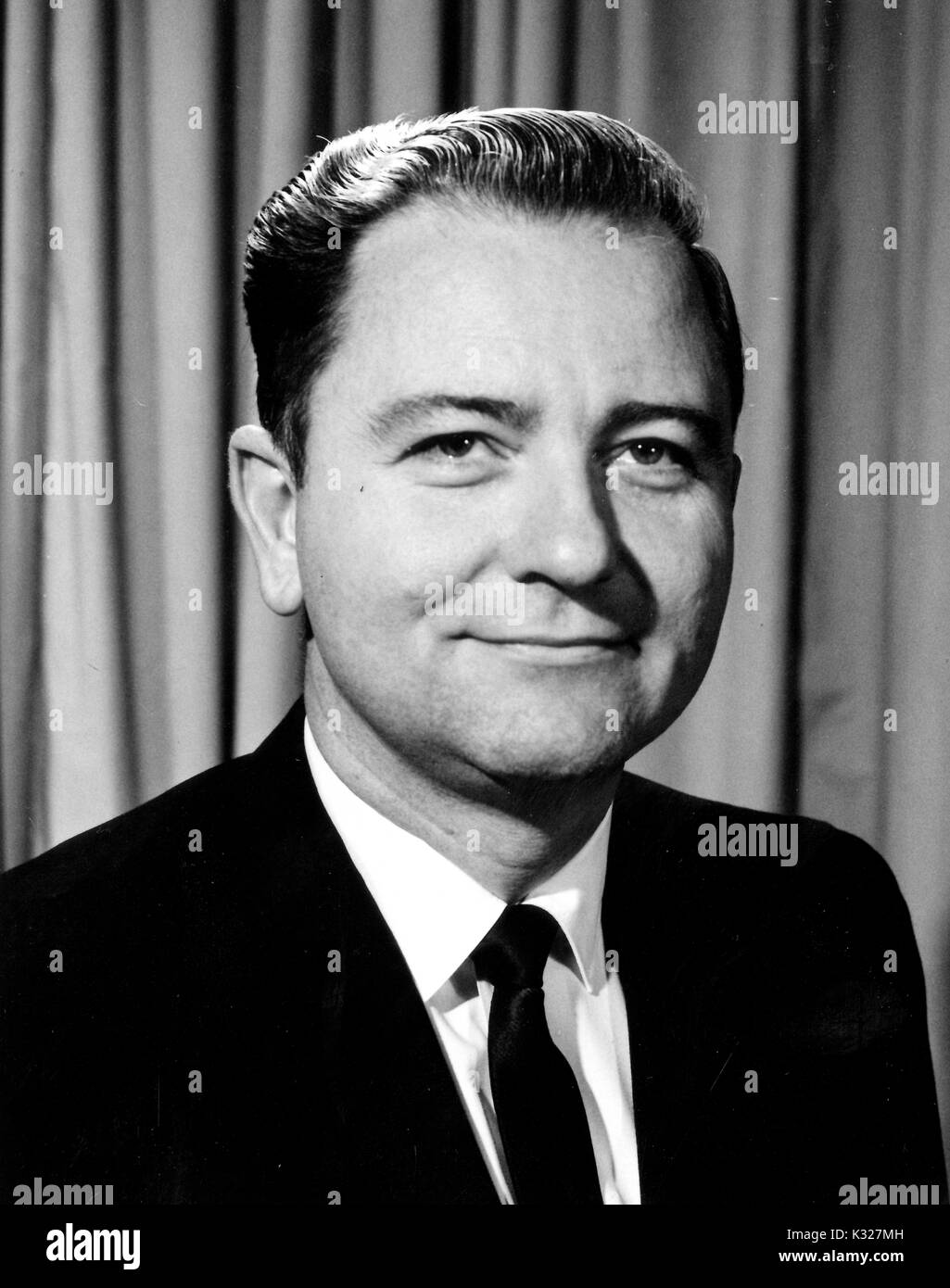 Jusqu'à la poitrine de portrait ingénieur Baltimore Vernon LeRoy Dickson, 1965. Banque D'Images