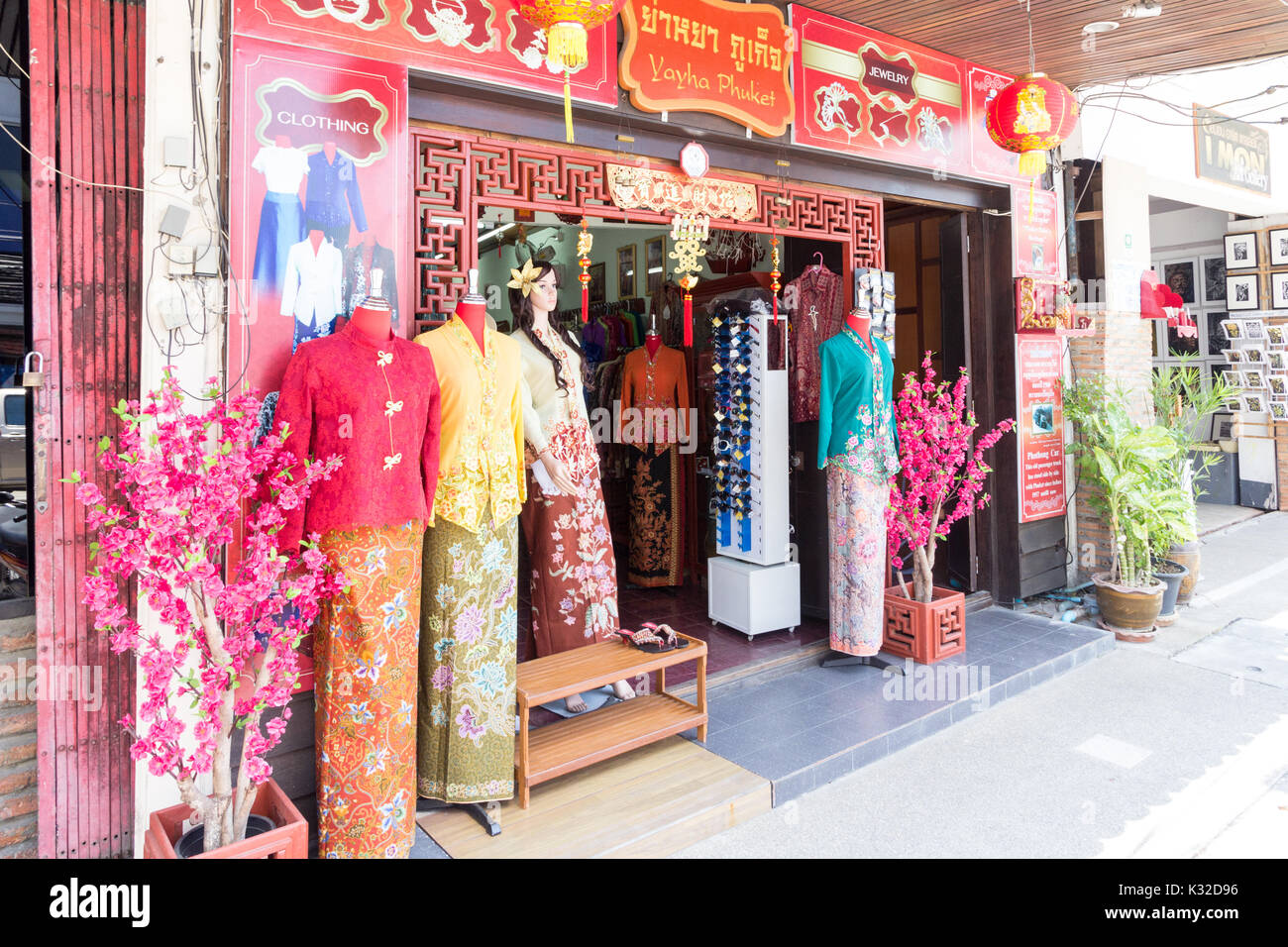 Boutique de vêtements Peranakan, vieille ville de Phuket, Thaïlande Banque D'Images