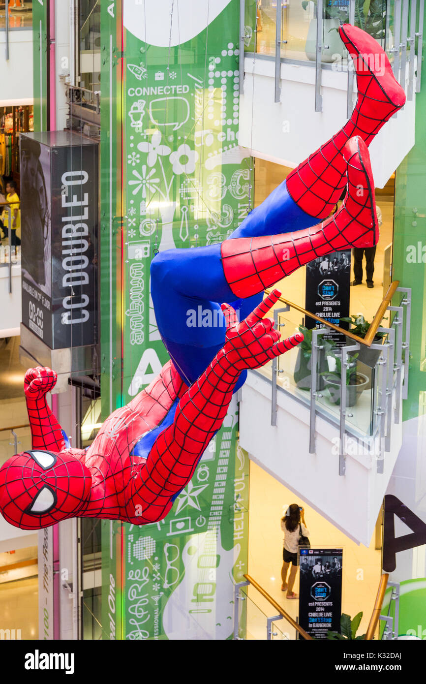 Modèle Spiderman dans centre commercial Centralworld, Bangkok, Thaïlande Banque D'Images