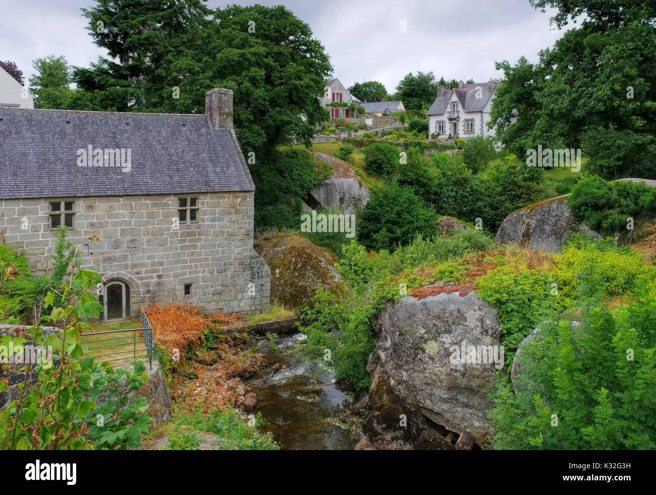 Huelgoat forêt et l'ancien moulin à eau en Bretagne, France Banque D'Images