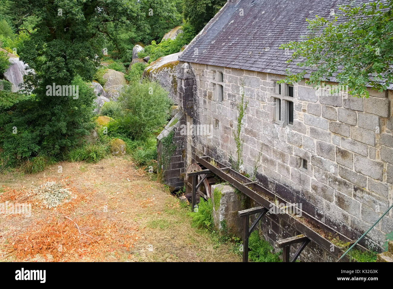 Huelgoat forêt et l'ancien moulin à eau en Bretagne, France Banque D'Images