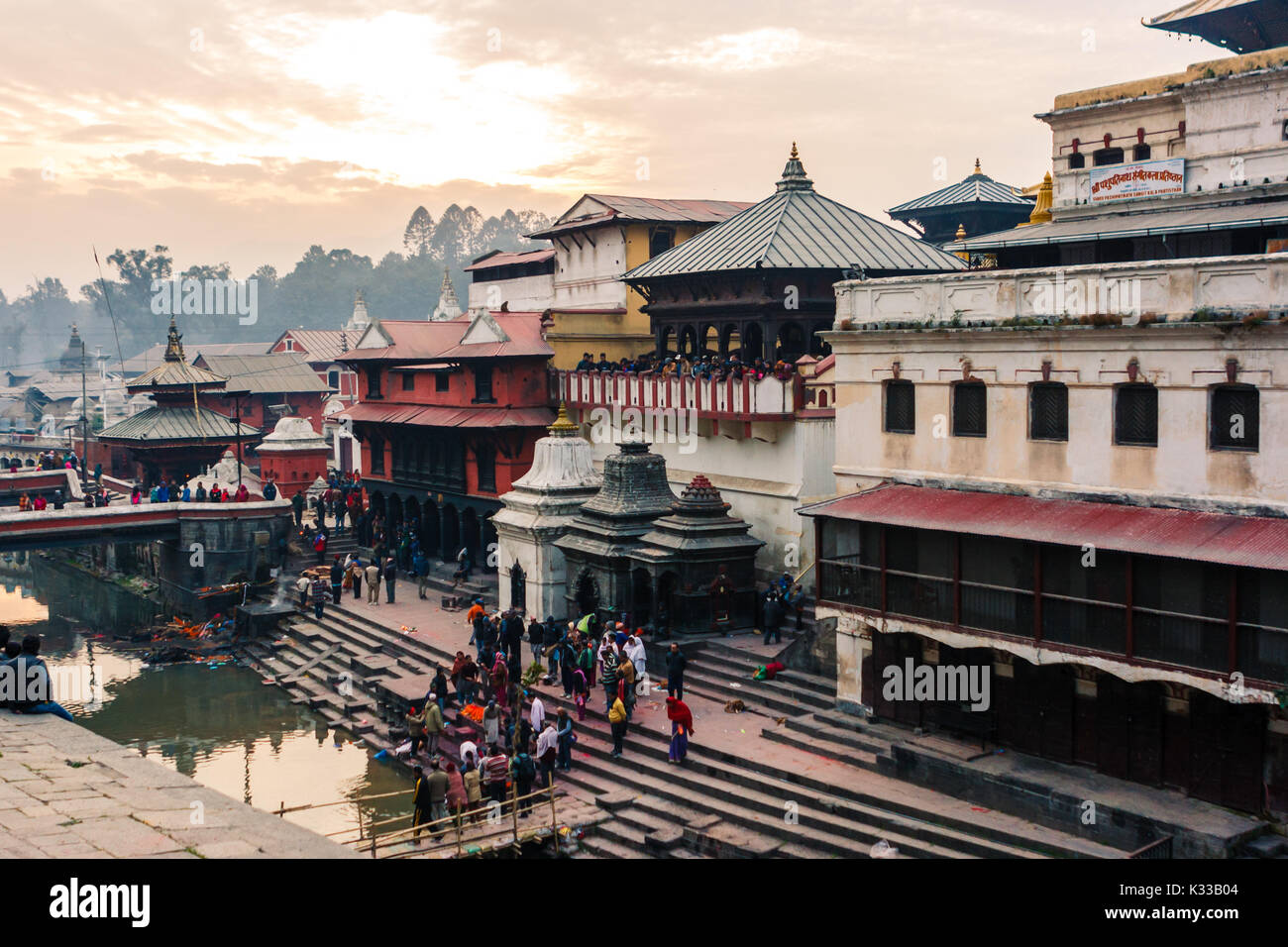 Les Ghats de cérémonie dans Pashupati Nath, Katmandou, Népal Banque D'Images