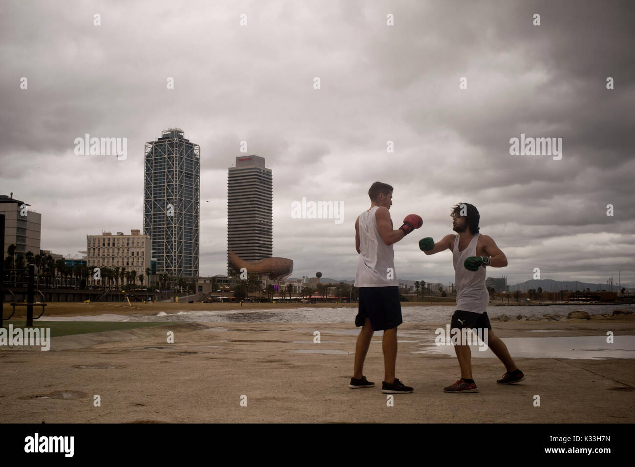 L'entraînement dans la Barceloneta, Barcelone, Catalogne, Espagne. Banque D'Images