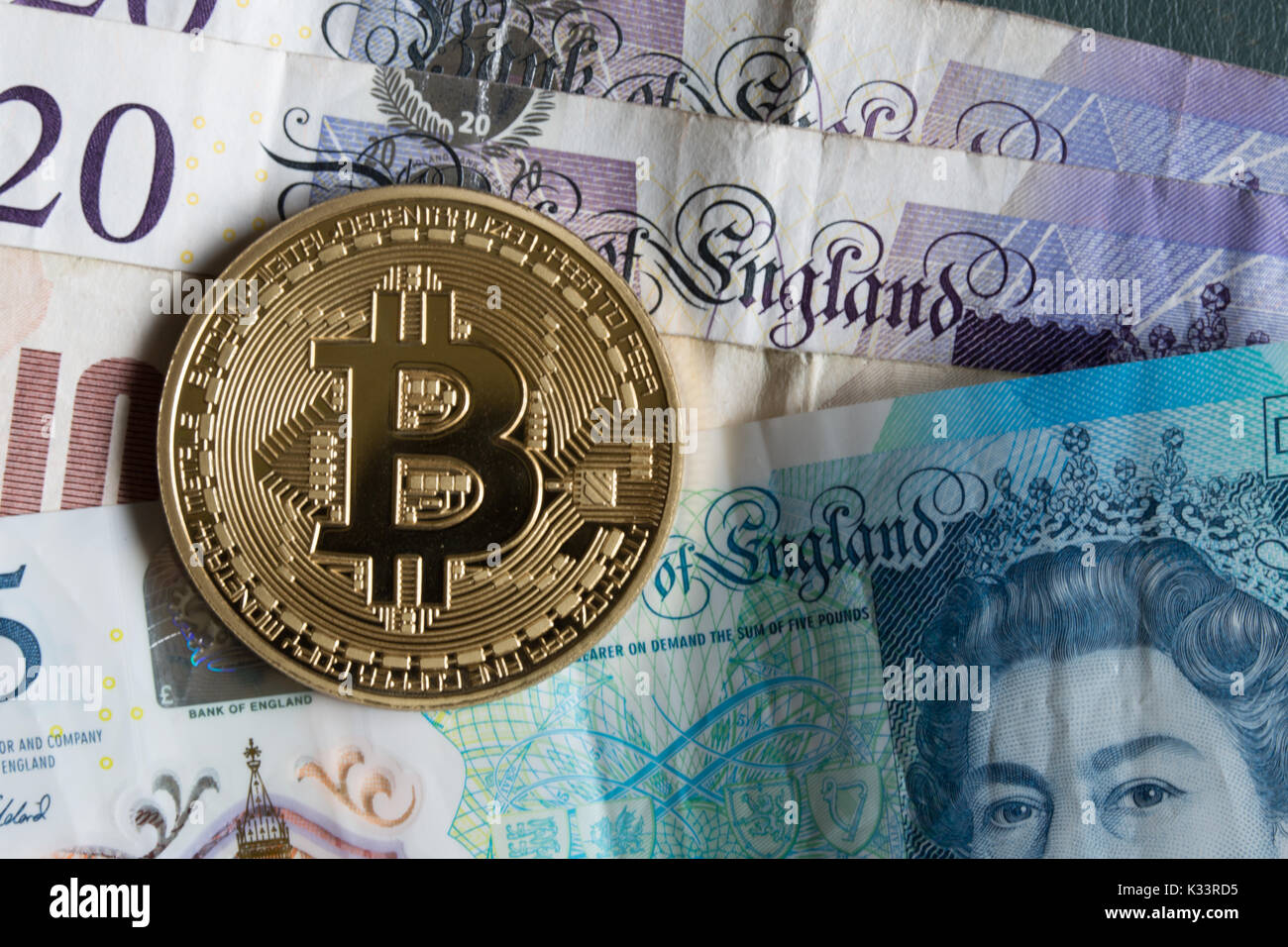 Bitcoin sur un haut de GO notes Sterling Banque D'Images