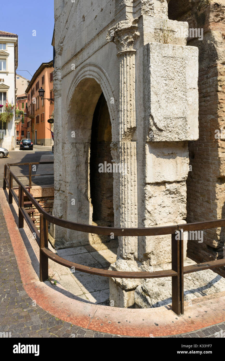 Porta leoni, Vérone, Italie Banque D'Images