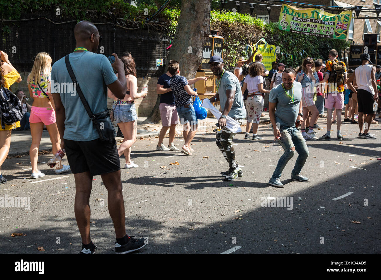 Londres, Royaume-Uni. 28 août, 2017. Profitez des fêtards King Tubby's sound système. Des centaines de milliers de personnes ont pris part à la Notting Hill Carnival j Banque D'Images