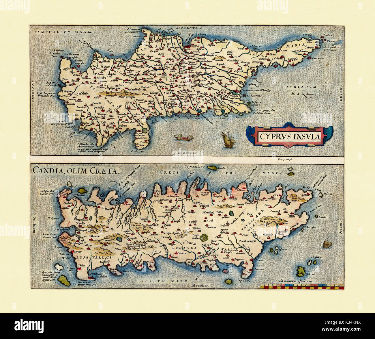 Cartes anciennes de Chypre et la Crète. Deux cadres disposés verticalement côte à côte, chacune avec un intérieur de l'île. Par Ortelius, Theatrum Orbis Terrarum, Anvers, 1570 Banque D'Images