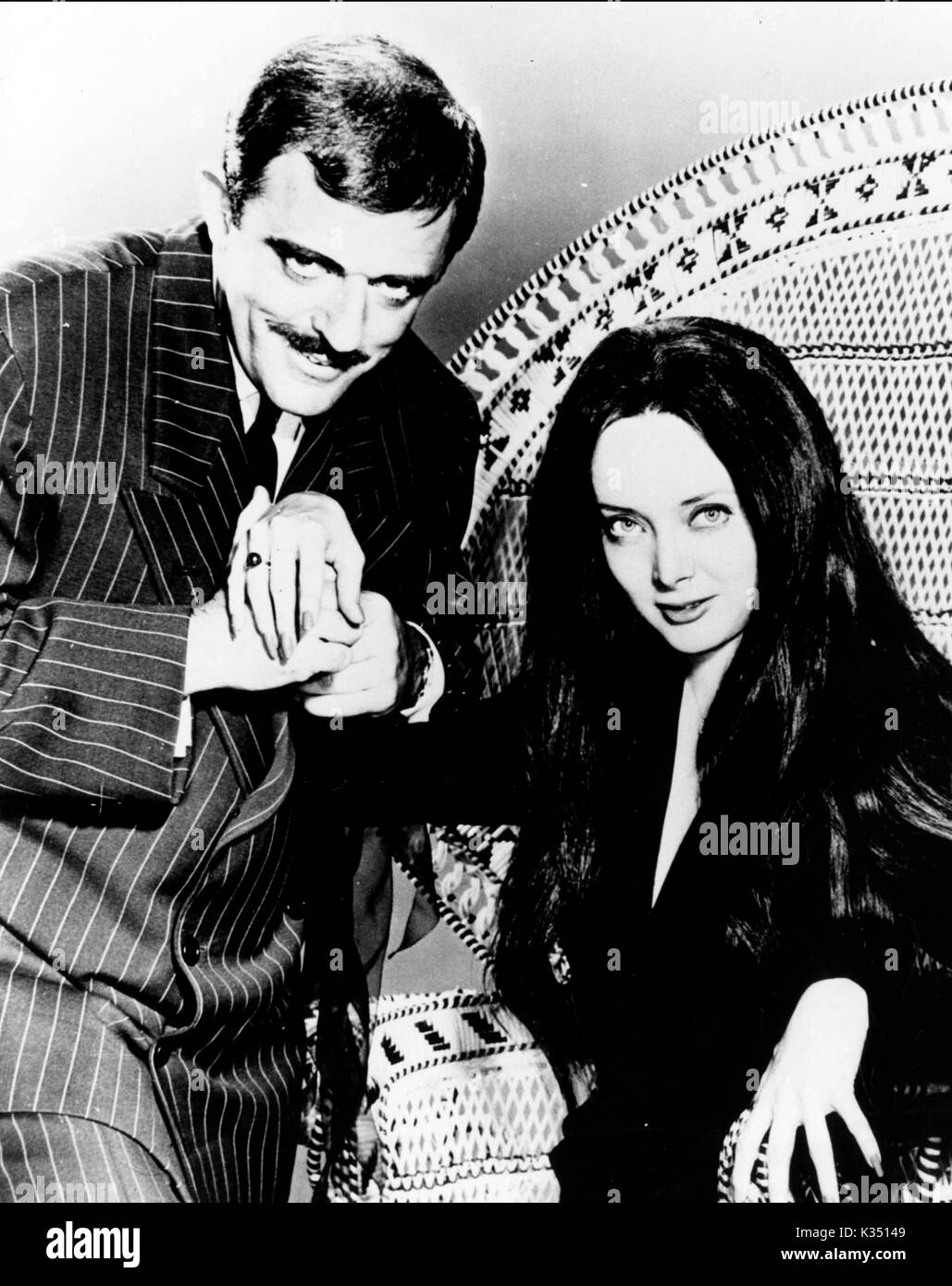 La famille ADDAMS, JOHN ASTIN CAROLYN JONES Banque D'Images