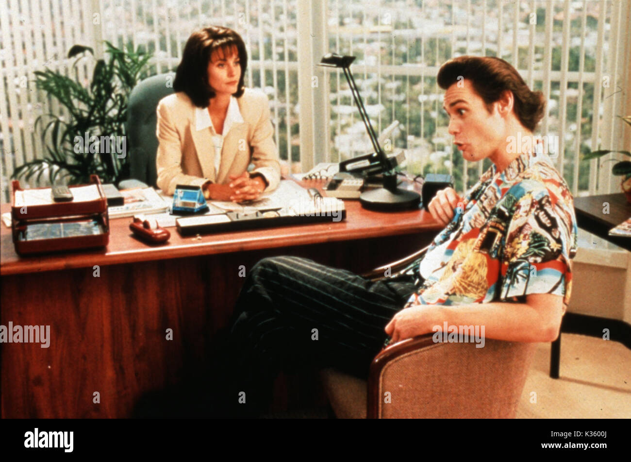 ACE VENTURA : PET DETECTIVE COURTENEY COX, JIM CARREY Date : 1994 Banque D'Images