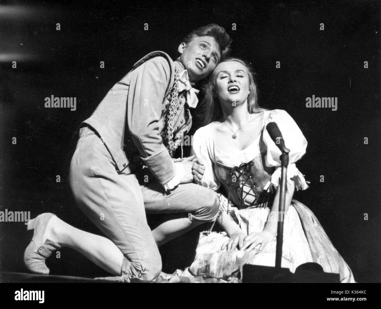 CENDRILLON TOMMY STEELE comme boutons, YANA comme Cendrillon CENDRILLON TOMMY STEELE , YANA Banque D'Images