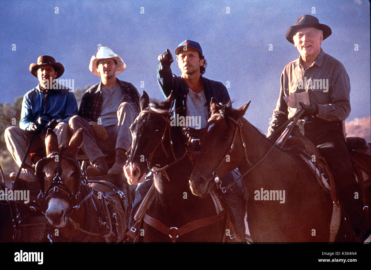 CITY SLICKERS 2 : LA LÉGENDE D'CURYLY'S GOLD [US] 1994 L-R, JON LOVITZ, Daniel Stern, BILLY CRYSTAL, JACK PALANCE Banque D'Images