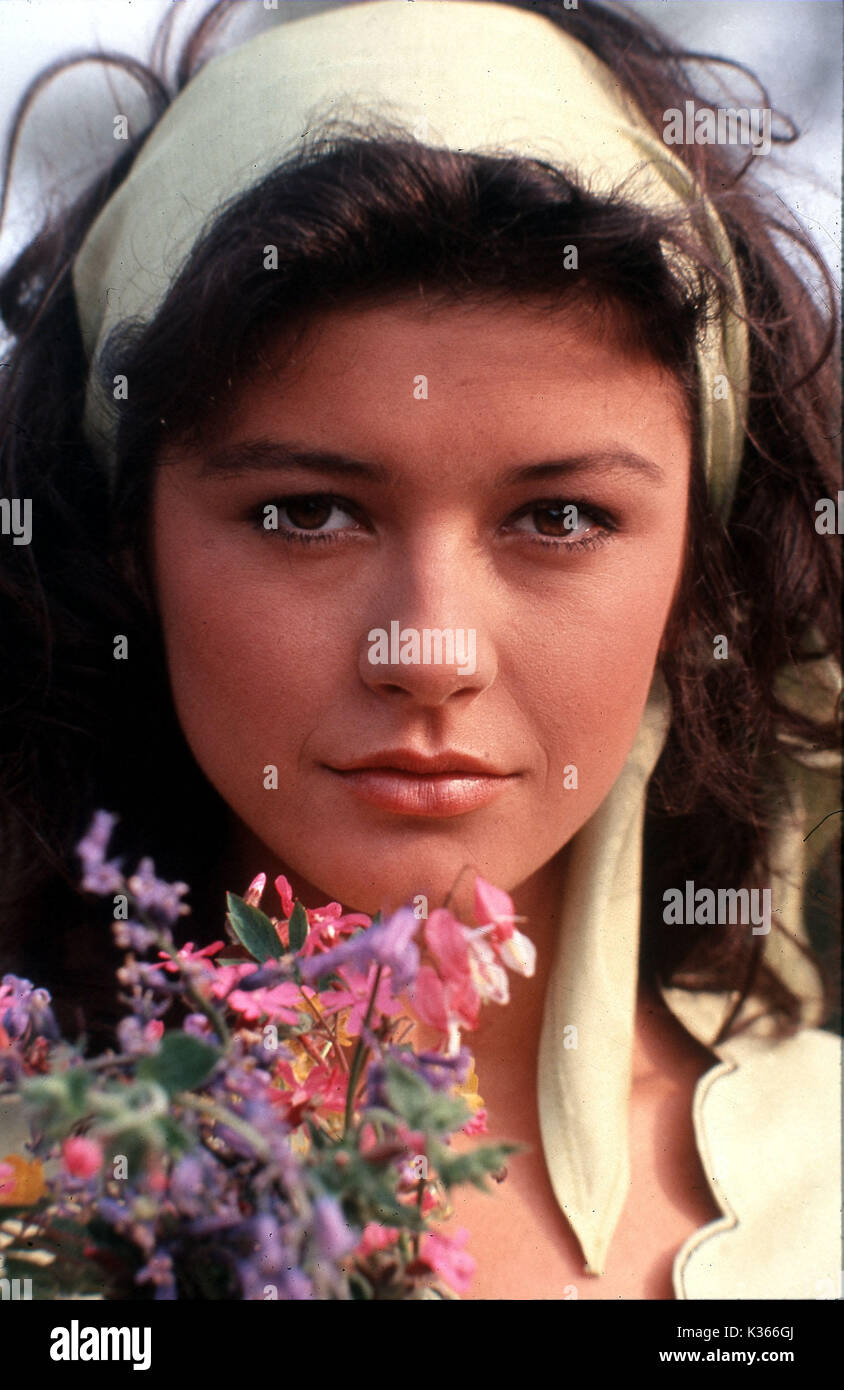 THE DARLING BUDS OF MAY YORKSHIRE TV CATHERINE ZETA-JONES DANS LE RÔLE DE MARIETTE LARKIN date : 1991 Banque D'Images