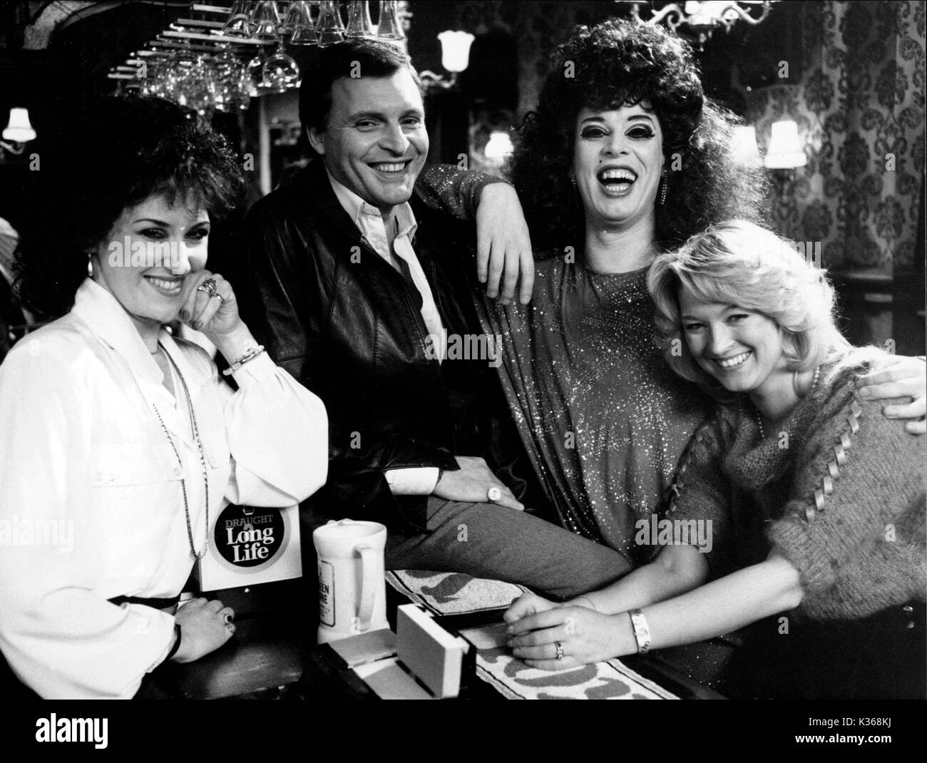 EASTENDERS ANITA DOBSON comme Angie, PETER DEAN comme Pete, DAVID DALE comme John Fisher, GILLIAN TAYLFORTH que Kathy Banque D'Images