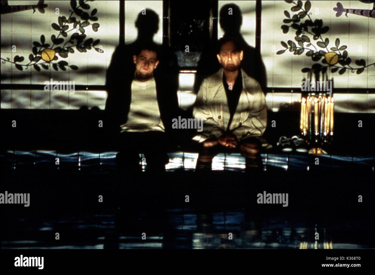 8 FEMMES 1/2 MATTHEW DELAMERE ET JOHN STANDING Date : 1999 Banque D'Images