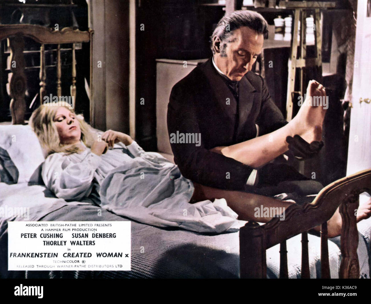 FRANKENSTEIN créa la femme Peter Cushing Date : 1966 Banque D'Images