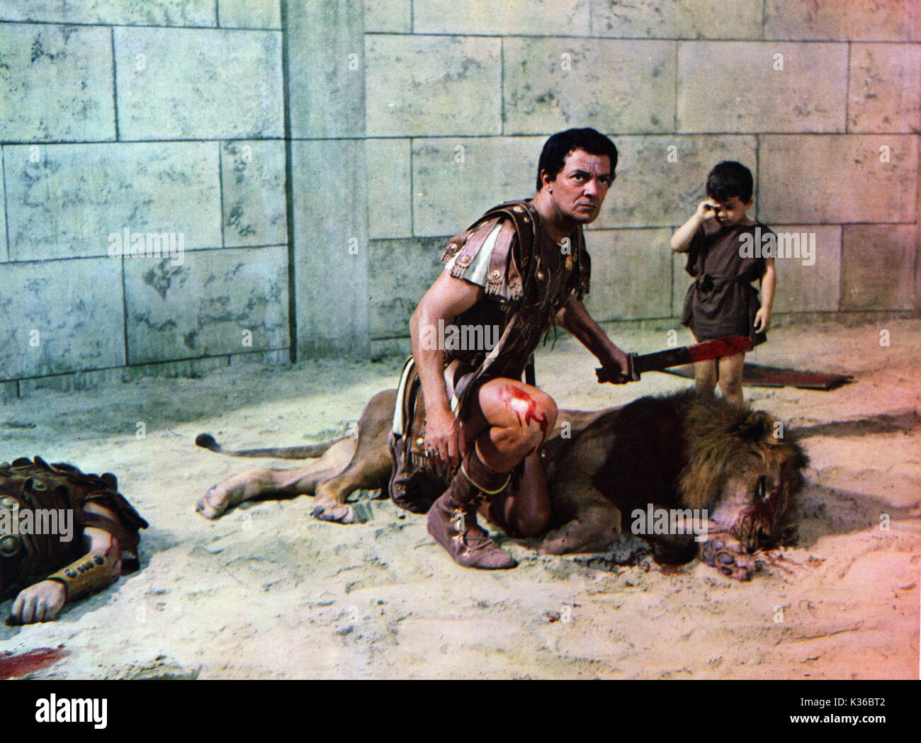 Costantino il grande langue Anglais Titre : Constantin le Grand Cornel Wilde avec un lion UN Jonia/Jadran Film Date : 1962 Banque D'Images