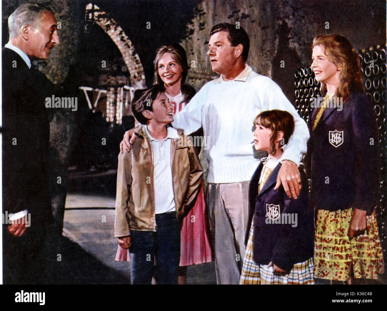 L'GREENGAGE SUMMER COLUMBIA PICTURES L-R : RICHARD WILLIAMS, SUSANNAH YORK, KENNETH MORE, Chère ELIZABETH, JANE ASHER Banque D'Images