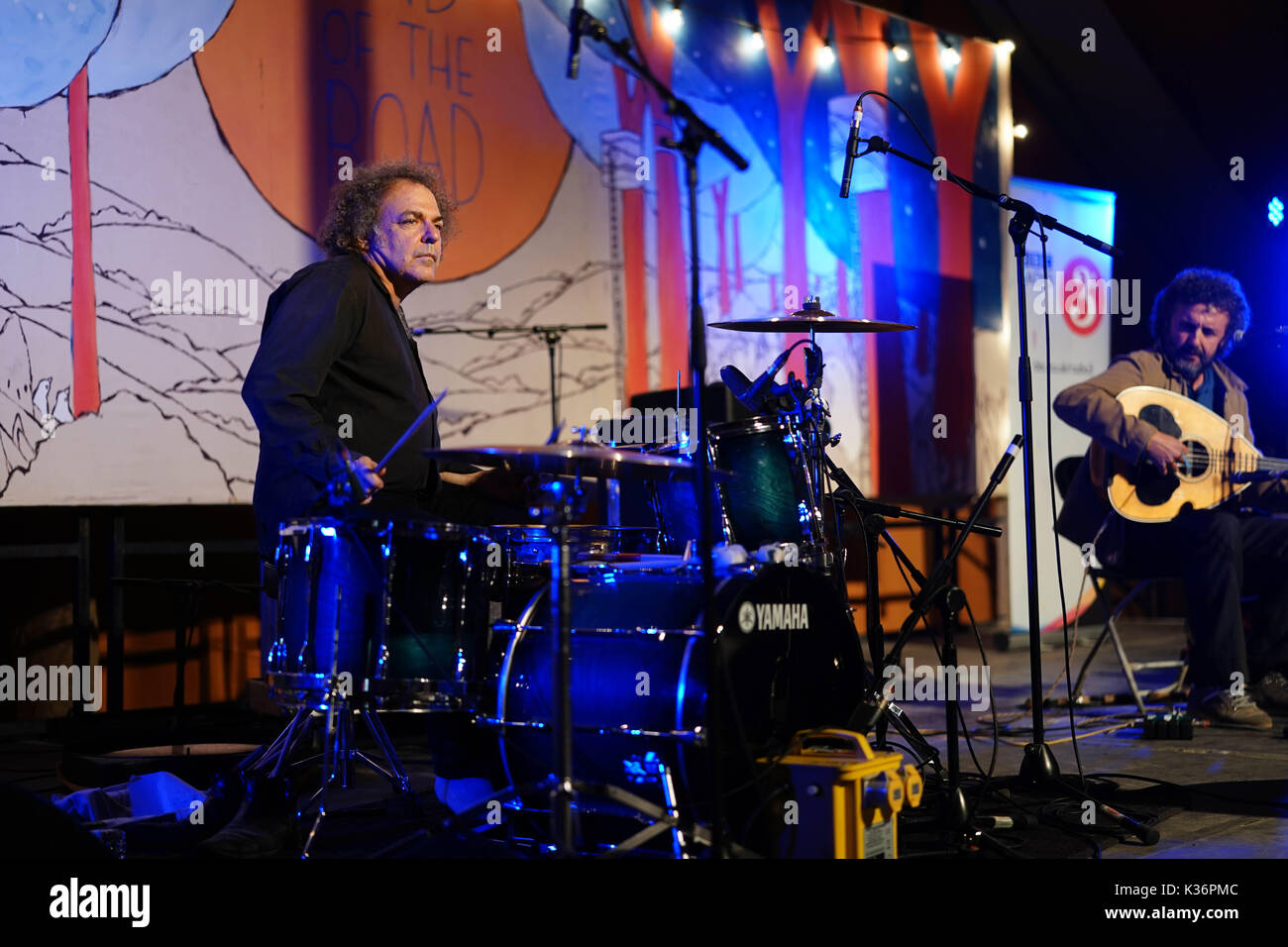 Uk. 06Th sep 2017. xylouris white live sur le tipi tente à l'honneur à la fin de la route 2017 festival à Larmer Tree Gardens dans le Dorset. photo date : vendredi, 1 septembre, 2017. crédit : Roger garfield/Alamy live news Banque D'Images