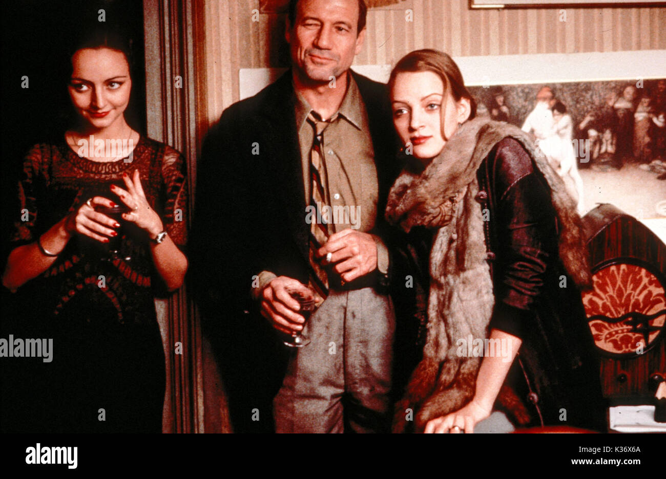 HENRY & JUNE UNIVERSAL PICTURES MARIA DE MEDEIROS , FRED WARD (Henry Miller), UMA THURMAN (June Miller) date : 1990 Banque D'Images