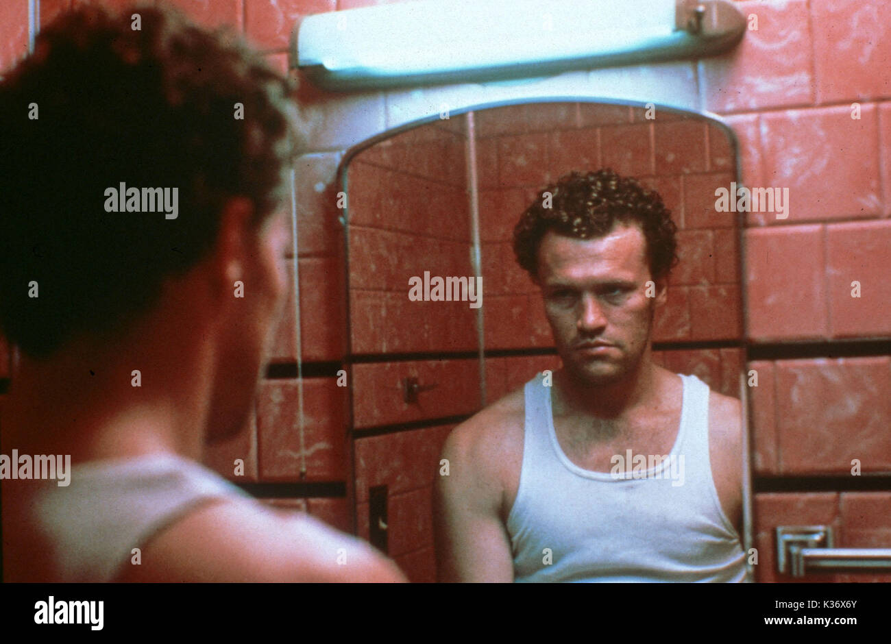 HENRY : PORTRAIT D'UN TUEUR EN SÉRIE MICHAEL ROOKER Date : 1986 Banque D'Images