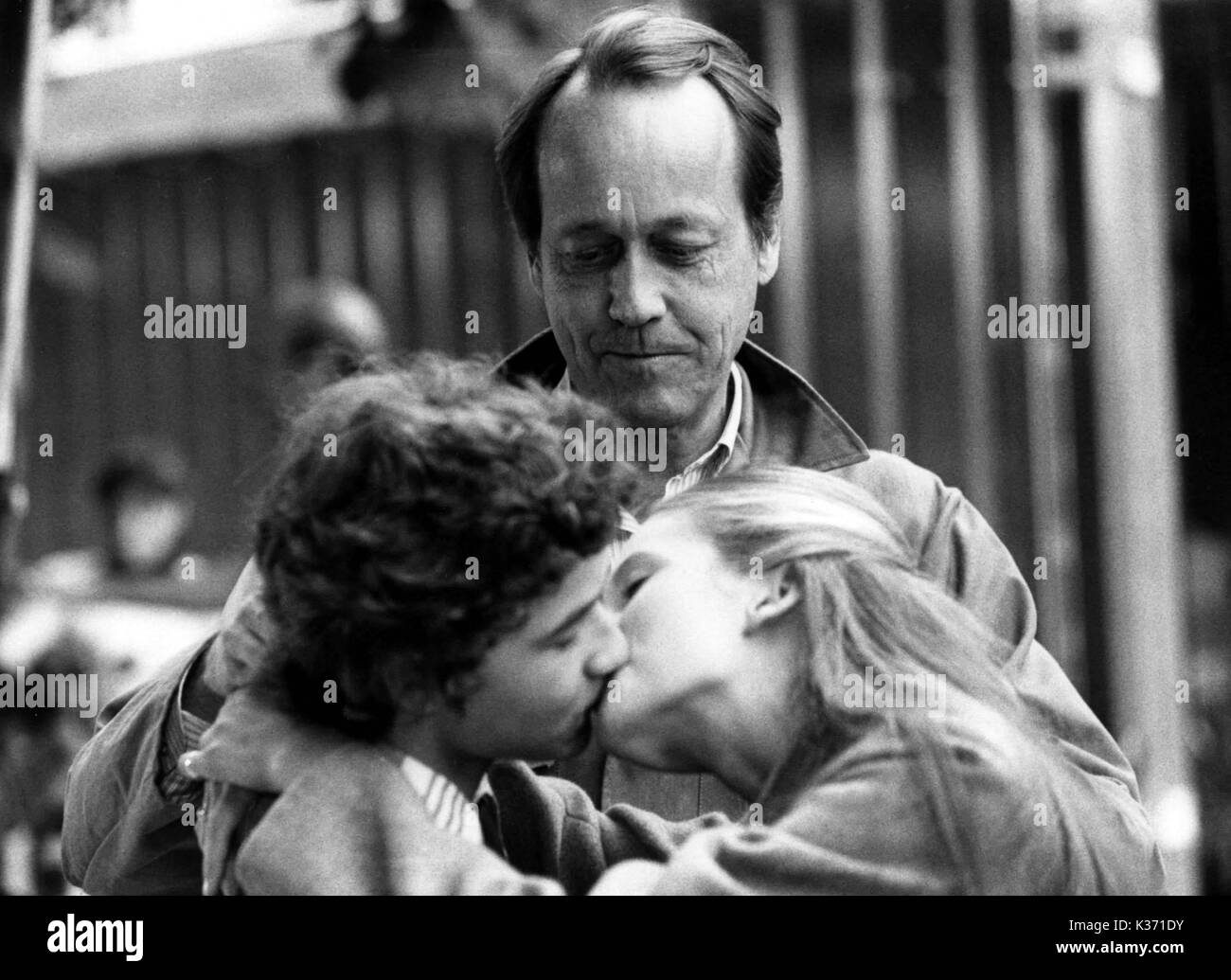 Un peu de romance Directeur, George Roy Hill, supervise un baiser entre Thelonious Bernard et Diane Lane comme les jeunes amoureux Banque D'Images