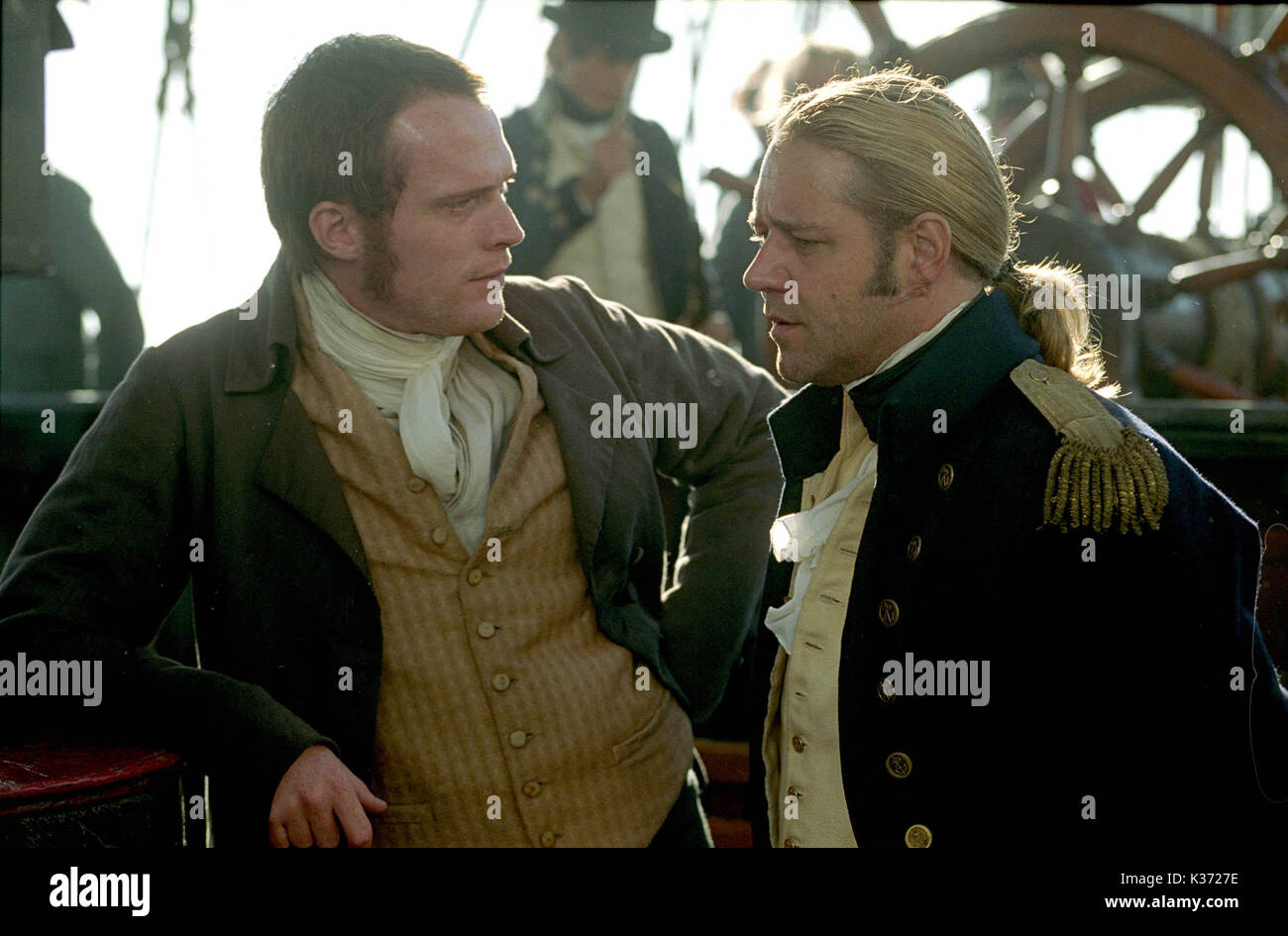 MASTER AND COMMANDER PAUL BETTANY ET RUSSELL CROWE PHOTO PRISE PAR STEPHEN VAUGHAN DU RONALD GRANT D'ARCHIVAGE D'UN 20E SIÈCLE DE FOX FILM Date : 2003 Banque D'Images