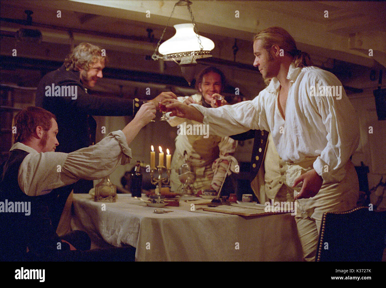 MASTER AND COMMANDER [2003] PAUL BETTANY, ROBERT PUGH, JAMES D'ARCY ET RUSSELL CROWE PHOTO PRISE PAR STEPHEN VAUGHAN DU RONALD GRANT D'ARCHIVAGE D'UN 20E SIÈCLE DE FOX FILM Date : 2003 Banque D'Images