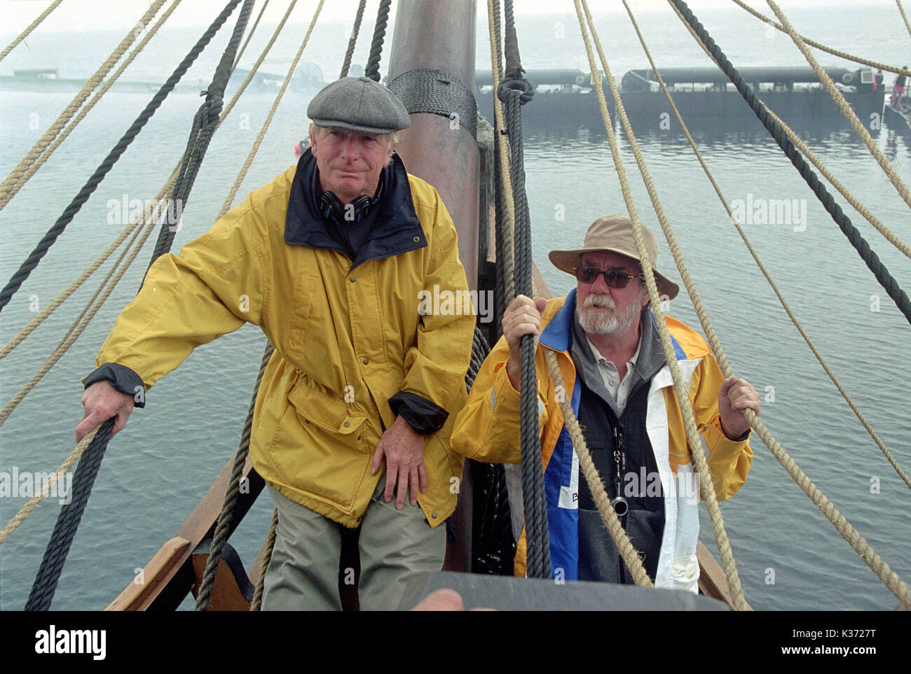 MASTER AND COMMANDER, PETER WEIR ET DIRECTEUR DE LA PHOTOGRAPHIE RUSSELL BOYD PHOTO PRISE PAR STEPHEN VAUGHAN DU RONALD GRANT D'ARCHIVAGE D'UN 20E SIÈCLE DE FOX FILM Date : 2003 Banque D'Images