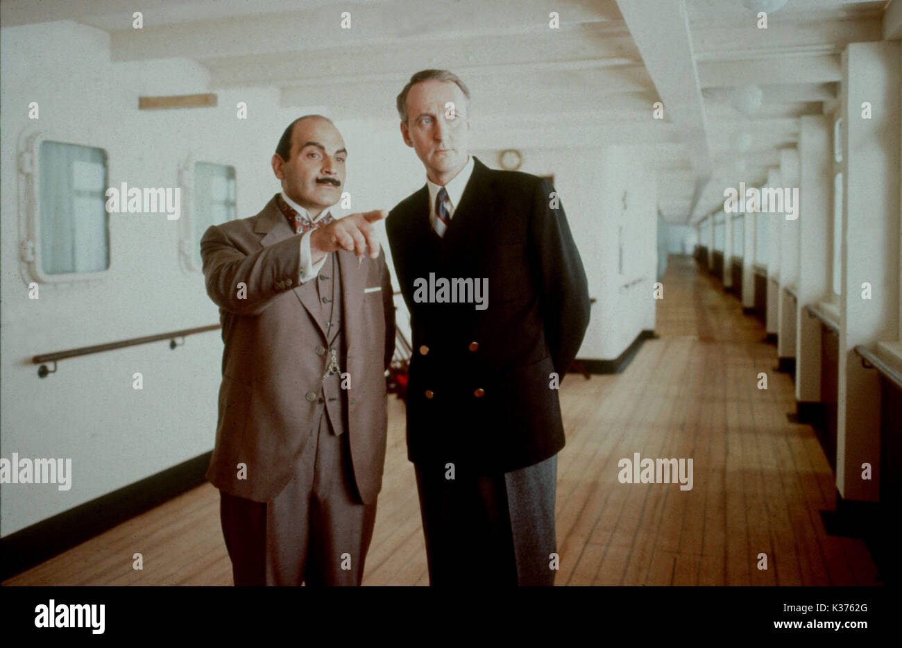 AGATHA CHRISTIE'S POIROT (UK TV 1989-2000s) DAVID SUCHET comme Poirot, Hugh Fraser comme capitaine Hastings Banque D'Images