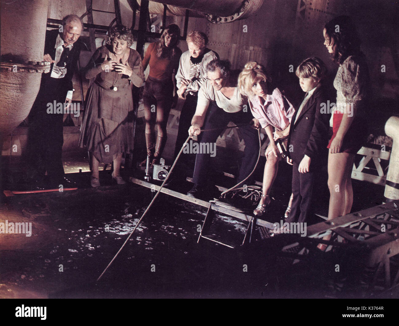 Le Poseidon Adventure Jack Albertson, Shelley Winters, CAROL LYNLEY, boutons rouges, ERNEST IDAHO, Stella Stevens, ERIC SHEA ET UN de Pamela Sue Martin IRWIN ALLEN PRODUCTION POUR 20ème siècle FOX Date : 1972 Banque D'Images