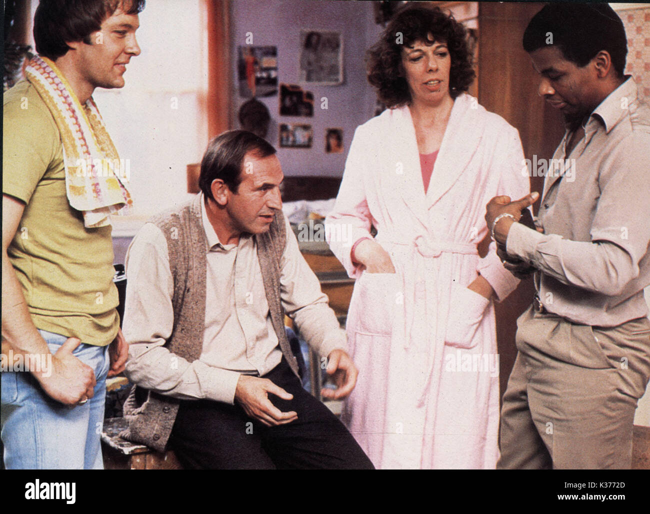 Humidité en hausse - LE FILM CHRISTOPHER STRAULI, Leonard Rossiter, FRANCES DE LA TOUR ET DON WARRINGTON UN CTI Date de sortie : 1980 Banque D'Images