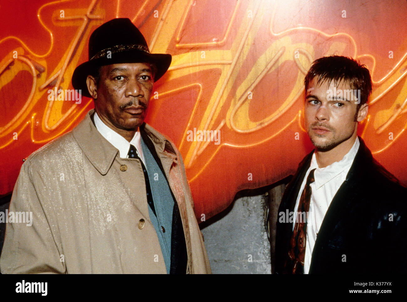 7 Morgan Freeman et BRAD PITT Date : 1995 Banque D'Images