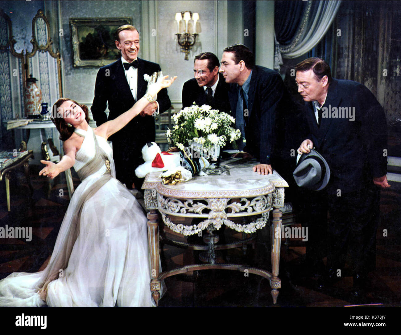Bas de soie Cyd Charisse, Fred Astaire, Peter Lorre droite Date : 1957 Banque D'Images