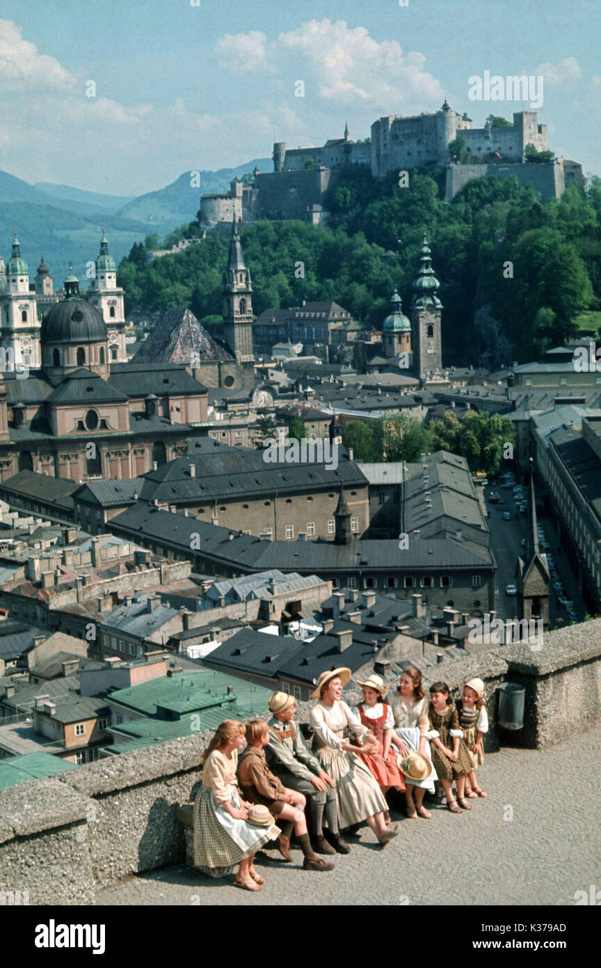 Le son de la musique d'avant-plan L-R : Heather Menzies , DUANE CHASE (Kurt), Nicholas Hammond (Friedrich), Julie Andrews, ANGELA CARTWRIGHT (Brigitta), CHARMIAN CARR (Liesl), DEBBIE TURNER (MARTA), KYM CARATH (Gretl) LE SON DE LA MUSIQUE (US 1965) L-R avant-plan : Heather Menzies (Louisa), Duane CHASE (Kurt), Nicholas Hammond (Friedrich), Julie Andrews, ANGELA CARTWRIGHT (Brigitta), CHARMIAN CARR (Liesl), Debbi Banque D'Images