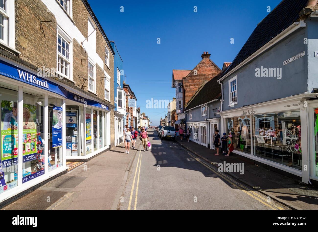 Boutiques le long d'une rue, à Southwold, Suffolk, Angleterre Banque D'Images