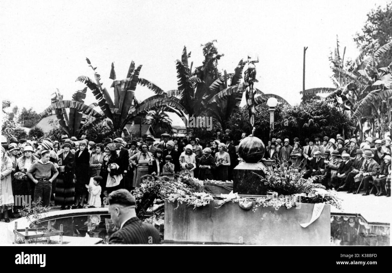 Le dévouement de la MEMORIAL SCULPTURE 'VALENTINO' ASPIRATION FAITE PAR ROGER NOBLE BURNHAM DANS DE LONGPRE PARK Hollywood, Californie Banque D'Images Le dévouement de la MEMORIAL SCULPTURE 'VALENTINO' ASPIRATION FAITE PAR ROGER NOBLE BURNHAM DANS DE LONGPRE PARK Hollywood, Californie Banque D'Images
