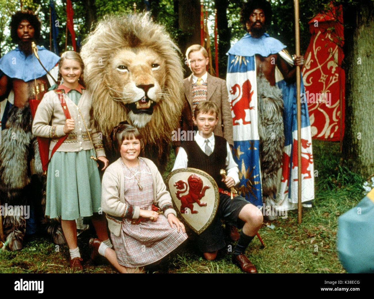 Le Lion La Sorciere Blanche Et L Armoire Acteurs Et Cahracters