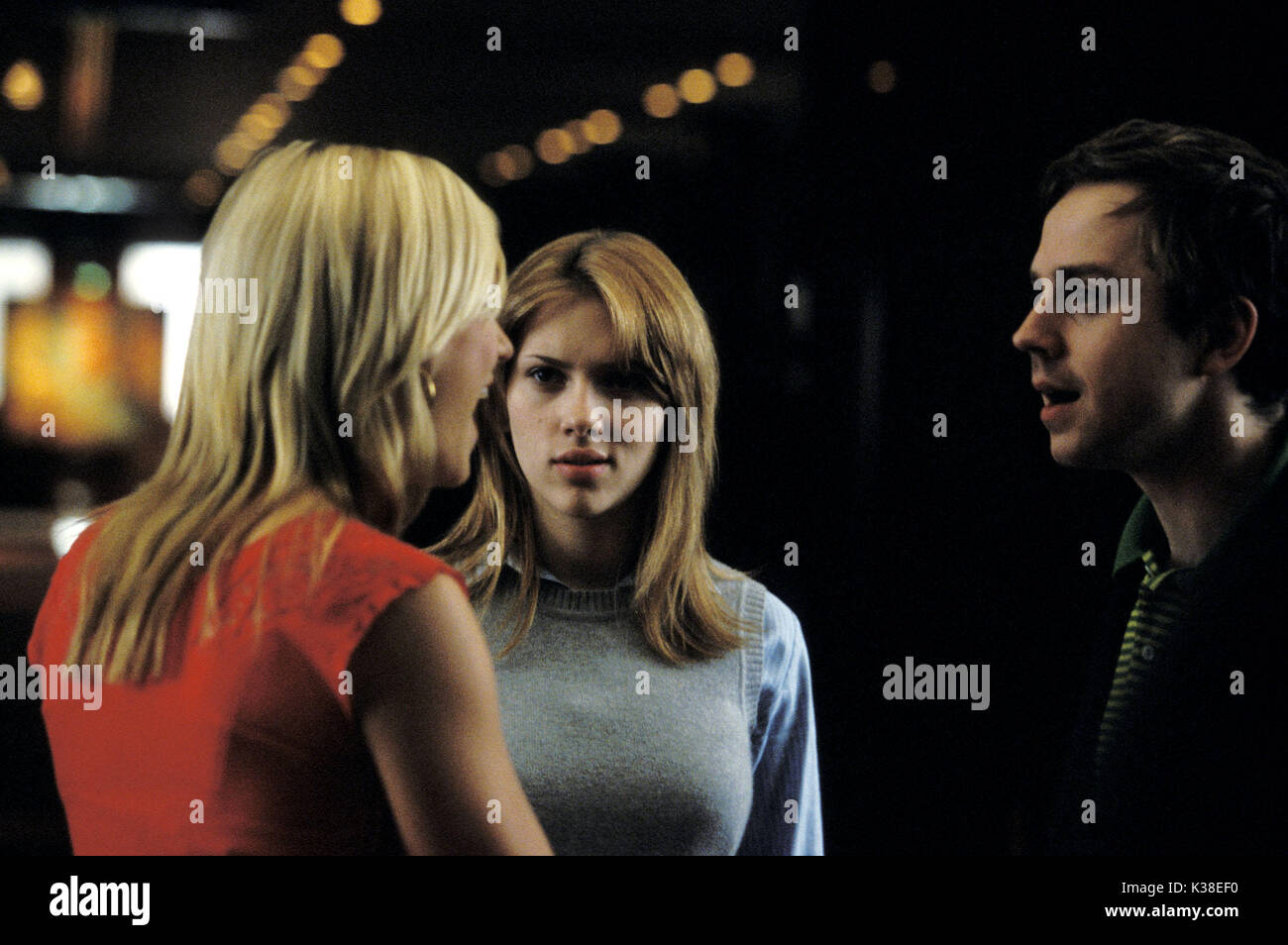 LOST IN TRANSLATION Anna Faris, Scarlett Johansson et GIOVANNI RIBISI Directeur : SORTIE DU FILM DE SOFIA COPPOLA PAR AMERICAN ZOETROPE Date : 2003 Banque D'Images