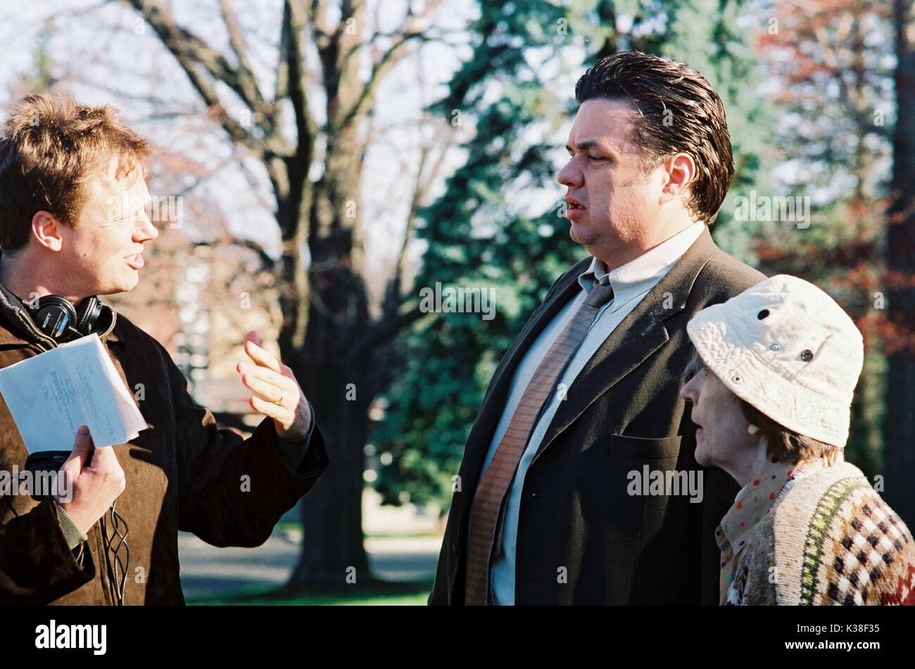 Morceaux d'AVRIL RÉALISATEUR PETER HEDGES AVEC OLIVER PLATT ET ALICE DRUMMOND Date : 2003 Banque D'Images