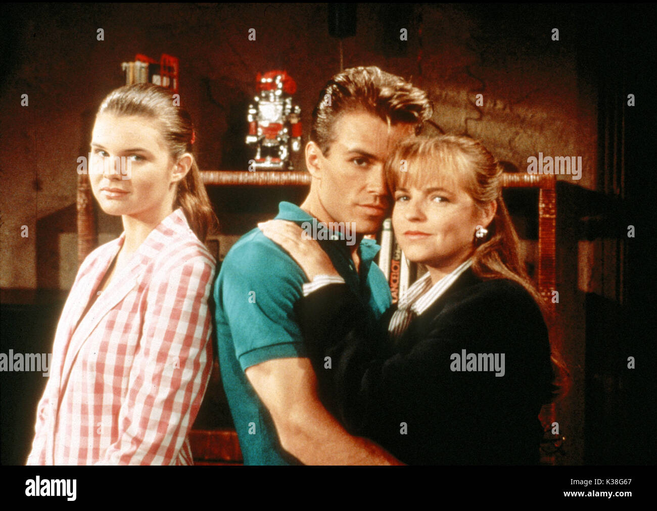 Les JEUNES ET L'agité-nous Savon Opéra/CBS L À R HEATHER TOM, comme Victoria Nicole Newman SCOTT REEVES, comme Ryan McNeil (1991-2001) Tricia CAST, comme Nina Chanceller (1986-2001) CBS ENTERTAINMENT PRODUCTION LES JEUNES ET L'agité Banque D'Images