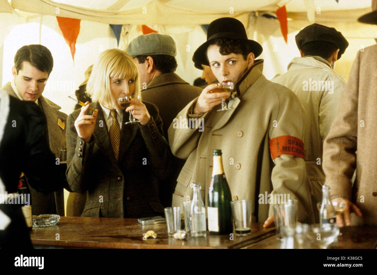 FENELLA WOOLGAR BRIGHT YOUNG THINGS , MICHAEL SHEEN (miles) Date : 2003 Banque D'Images