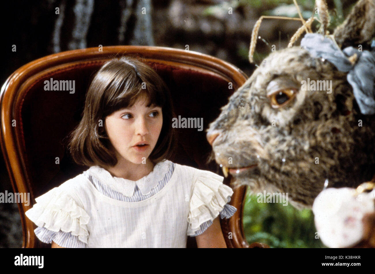 DREAMCHILD AMELIA SHANKLEY avec le Lièvre de Mars Date : 1985 Banque D'Images